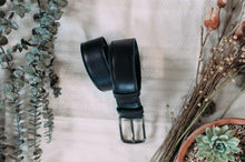 Load image into Gallery viewer, Classic Leather Belt